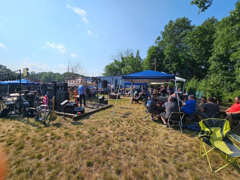 Pig roast 23 everyone (1)